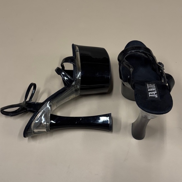 Towering Jante Black Platform Heels - Picture 5 of 8